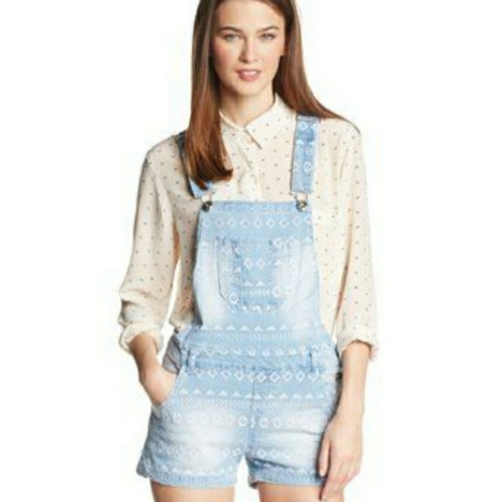 🔴Sold🔴Kensie Jeans Embroidered Overall Shorts